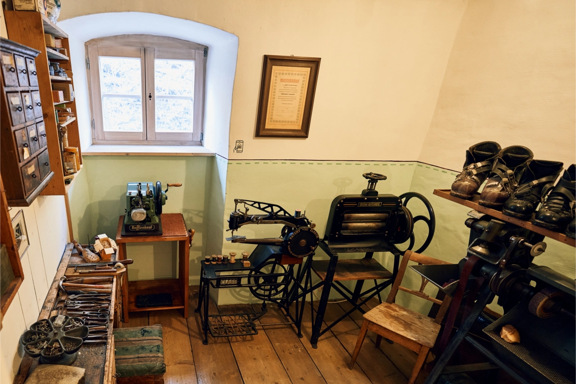 Schuhmacherwerkstatt Hofmühle Historsiche schuhmacherwerkstatt